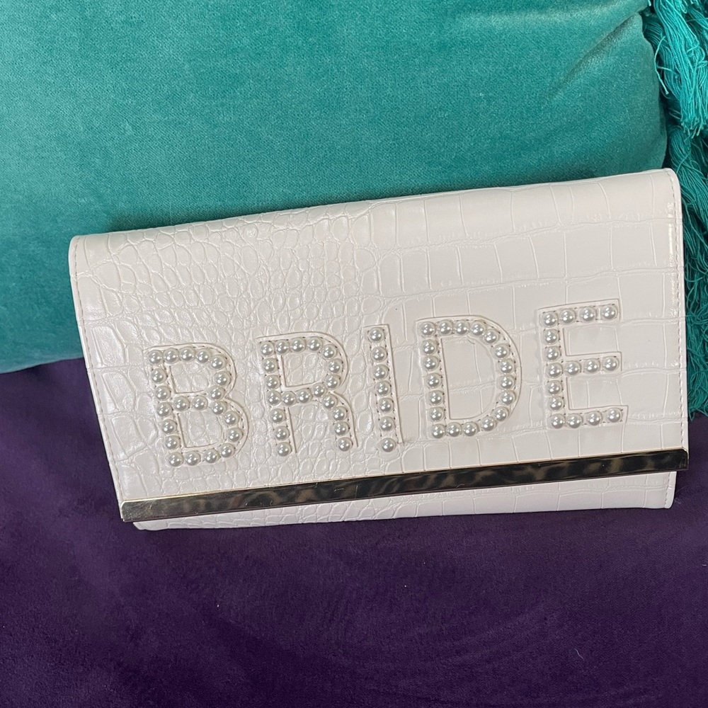 Versona BRIDE croc embossed Pearl and white clutch